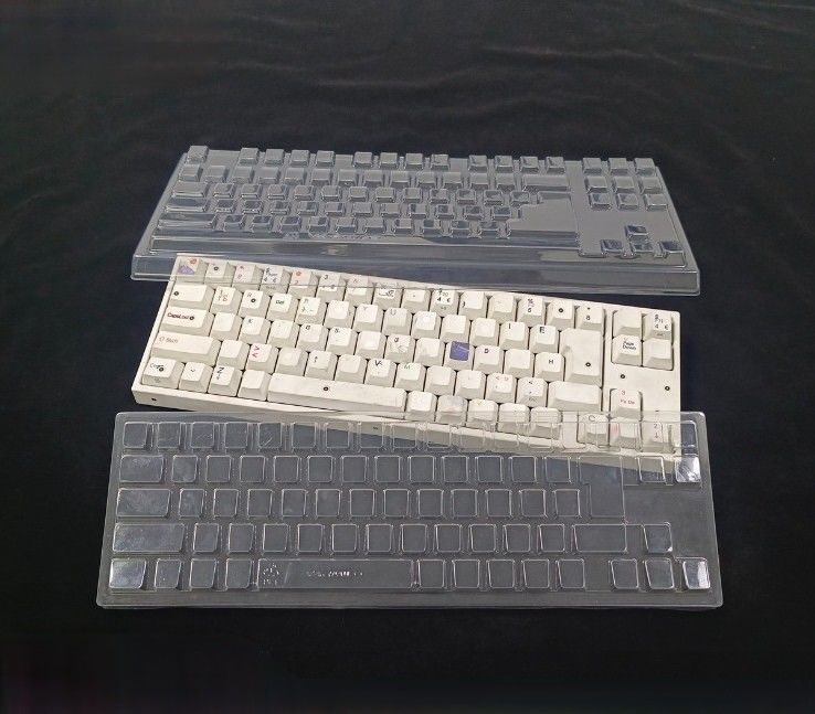 Langlebige Einweg-Plastik-Transparente 90 Zellen PET Computer Tastatur Staubdichte Blisterfach Tastaturkappe Innenfach